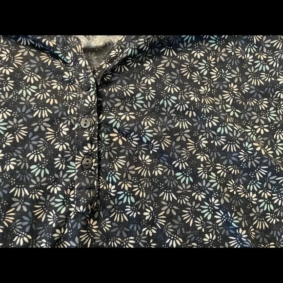 Two H&M patterned summer-weight women’s shirts - Picture 2 of 6
